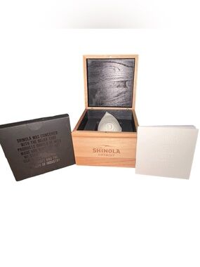 Shinola Detroit Wood Watch Box Case Display Storage Box White Pillow & Booklets
